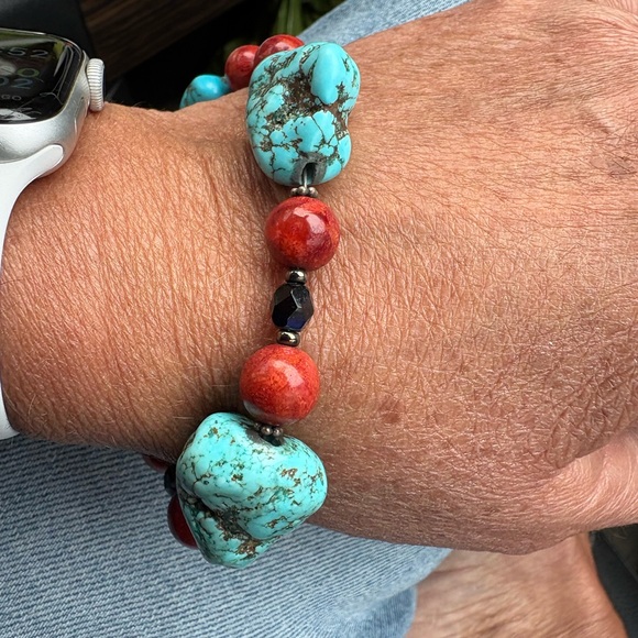 Turquoise and Red Beaded Bracelet - Picture 6 of 7